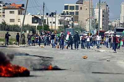 13 Palestiniens blessés par l'occupation près du centre de détention Ofer (vidéo)